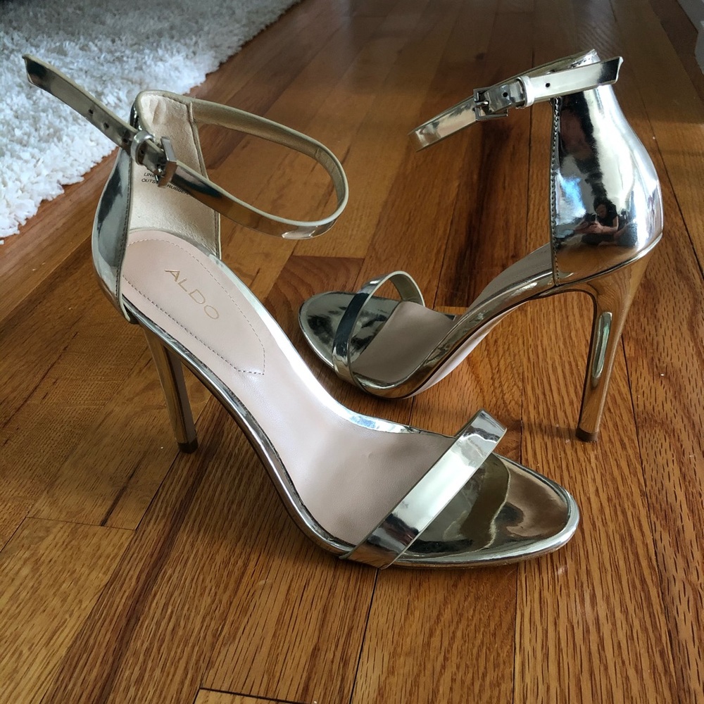 Platinum ankle strap signature sandal